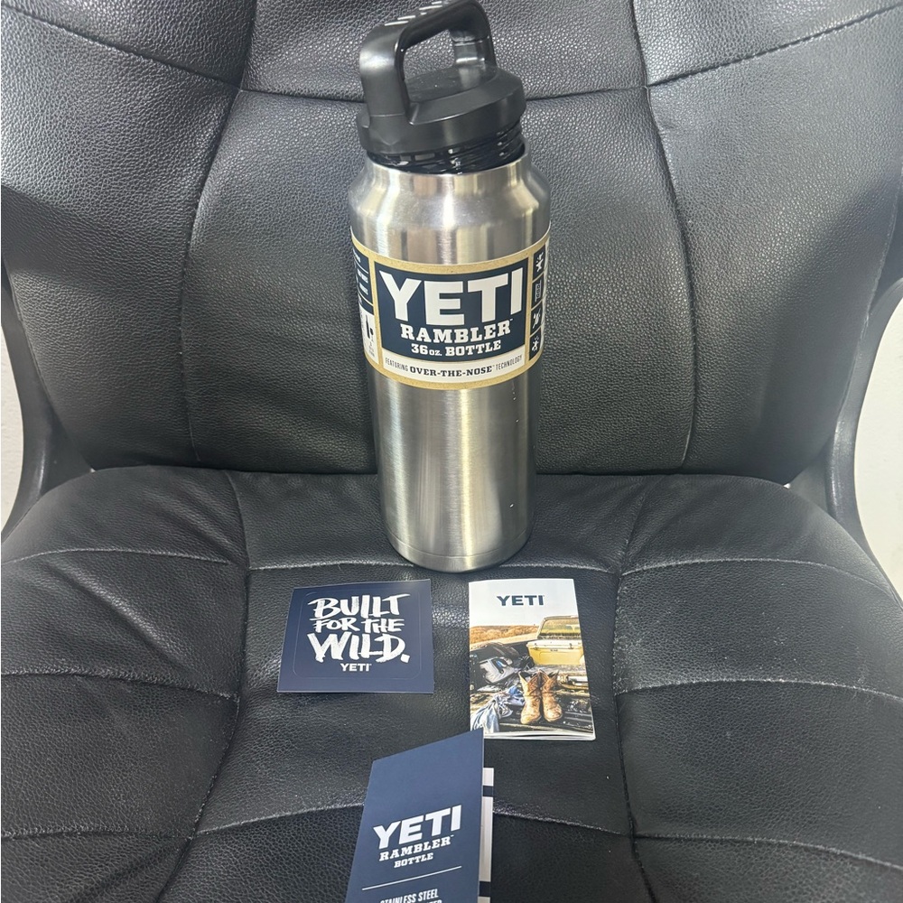 YETI NWT Rambler 36 oz Stainless Original Rambler 2016